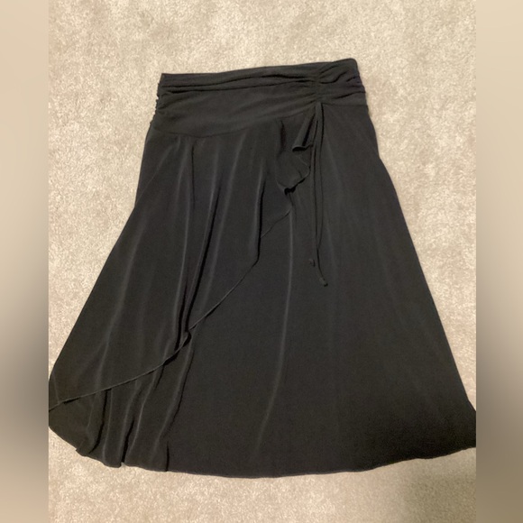 Flows black skirt elastic waist. Polyester spandex - Picture 1 of 1